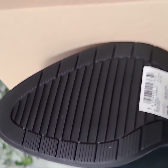 NWT Clark's Suede ankle boots. Black. - Picture 5 of 13